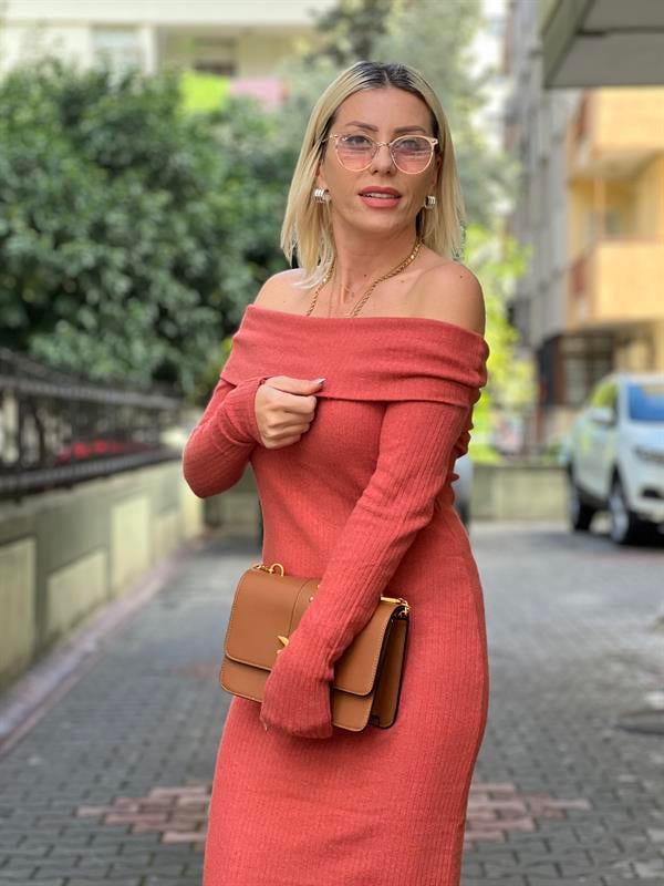 MADONNA YAKA SOMON ELBİSE 