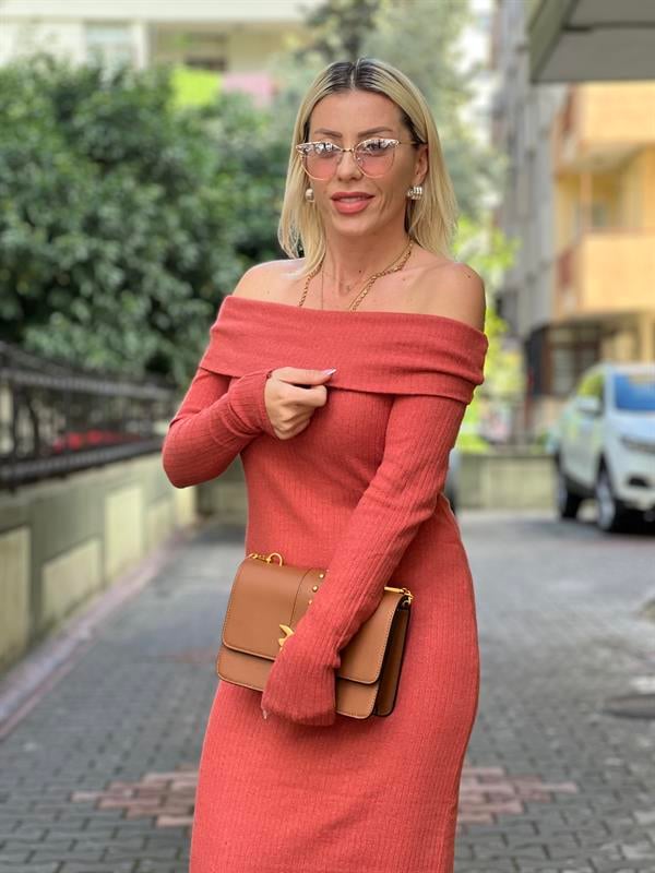 MADONNA YAKA SOMON ELBİSE 