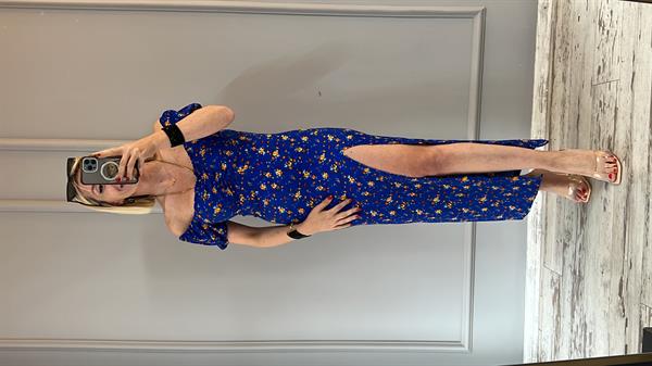 MAVİ ÇİÇEKLİ ELBİSE 