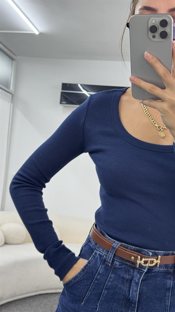 Mia Lacivert U Yaka Body