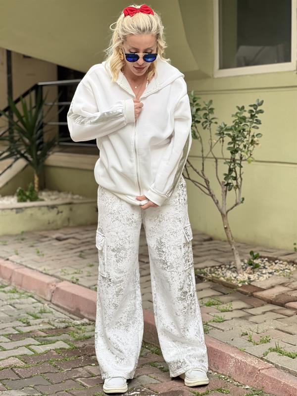 VARAK DETAYLI BEYAZ EŞOFMAN 