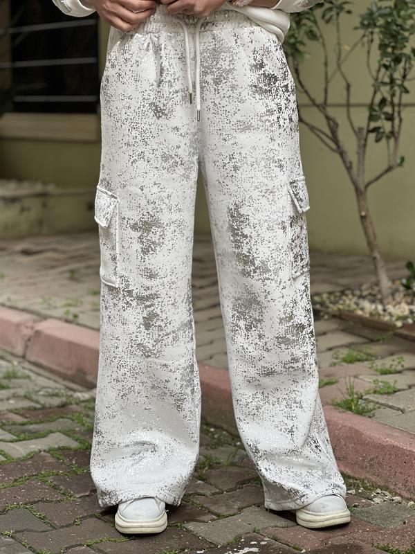 VARAK DETAYLI BEYAZ EŞOFMAN 