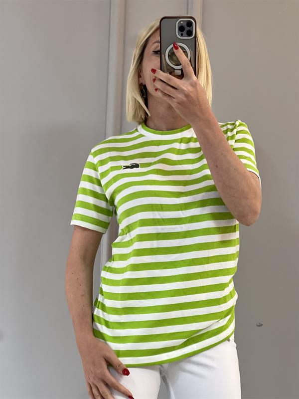 YEŞİL ÇİZGİLİ ORJ MARKA TSHRT 