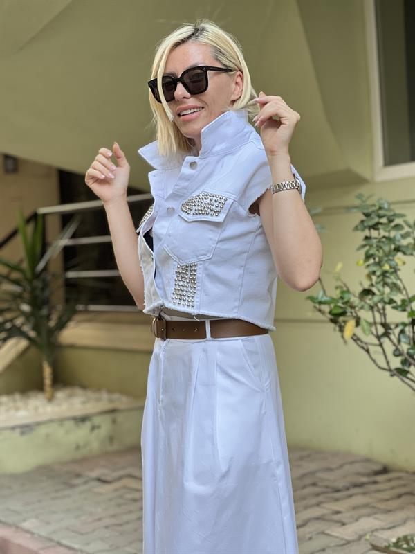 ZIMBA DETAYLI BEYAZ YELEK