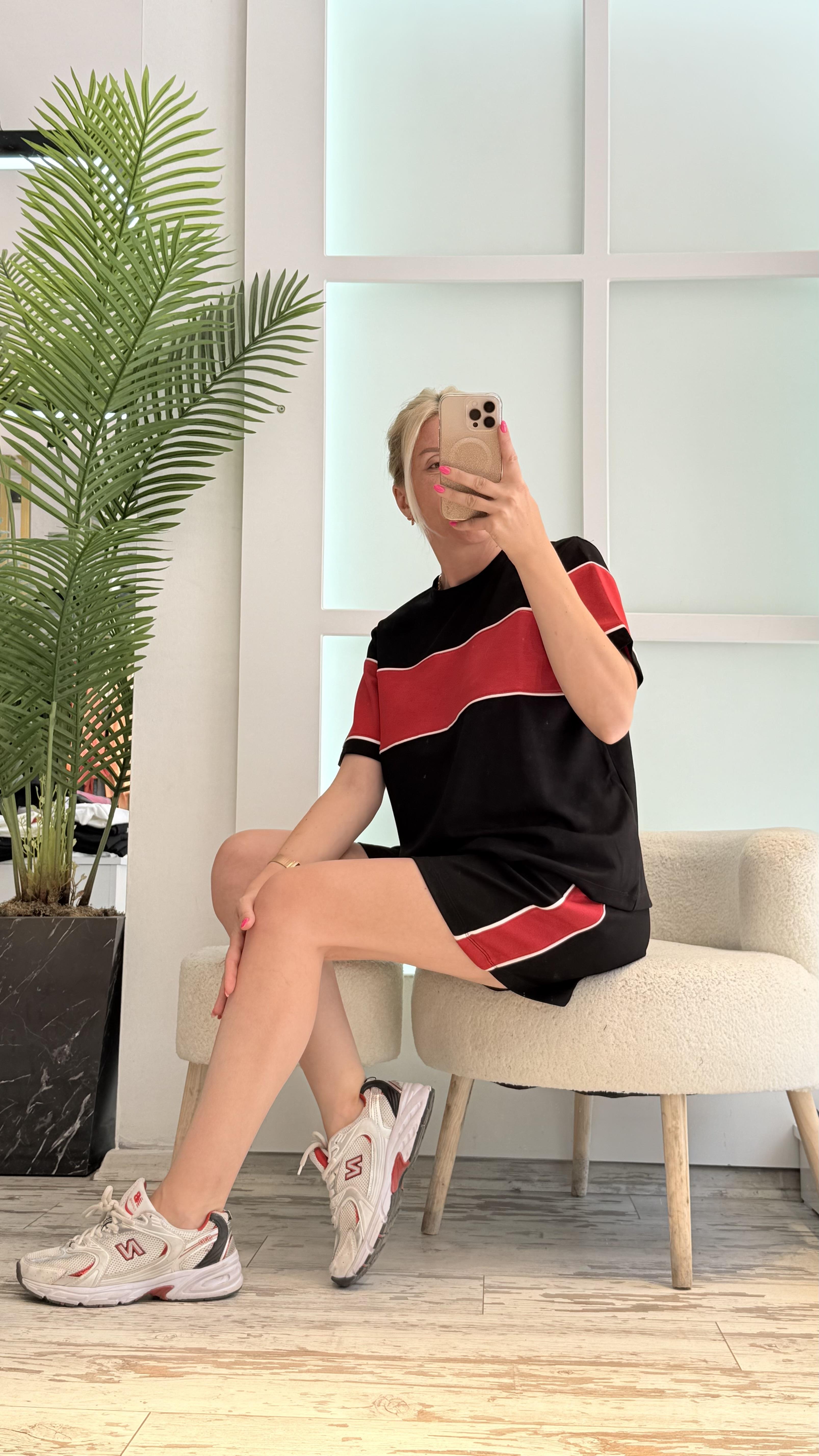 AİNS SİYAH ŞORTLU TAKIM 