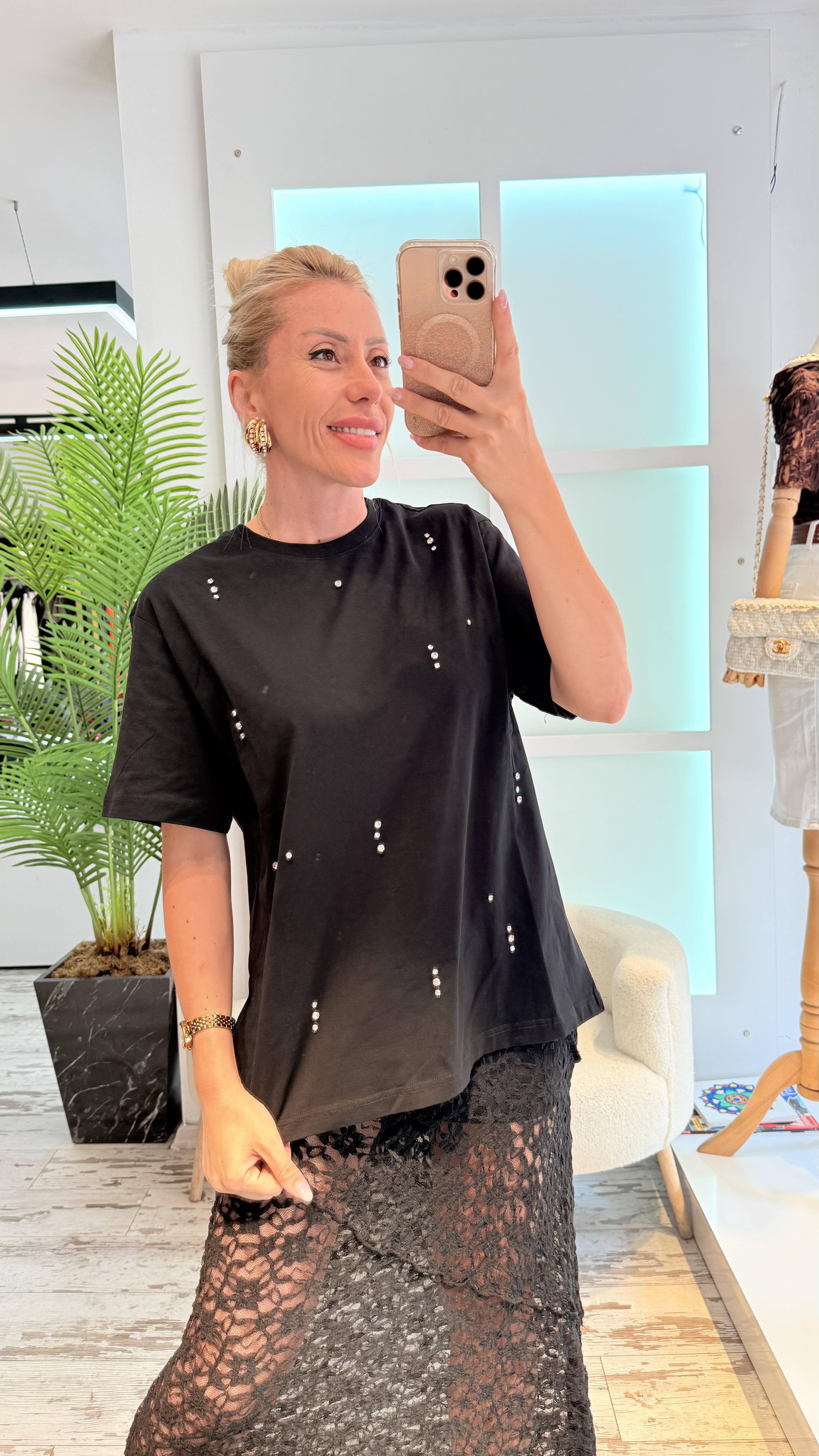 BELİN SİYAH İNCİ DETAYLI TSHRT 