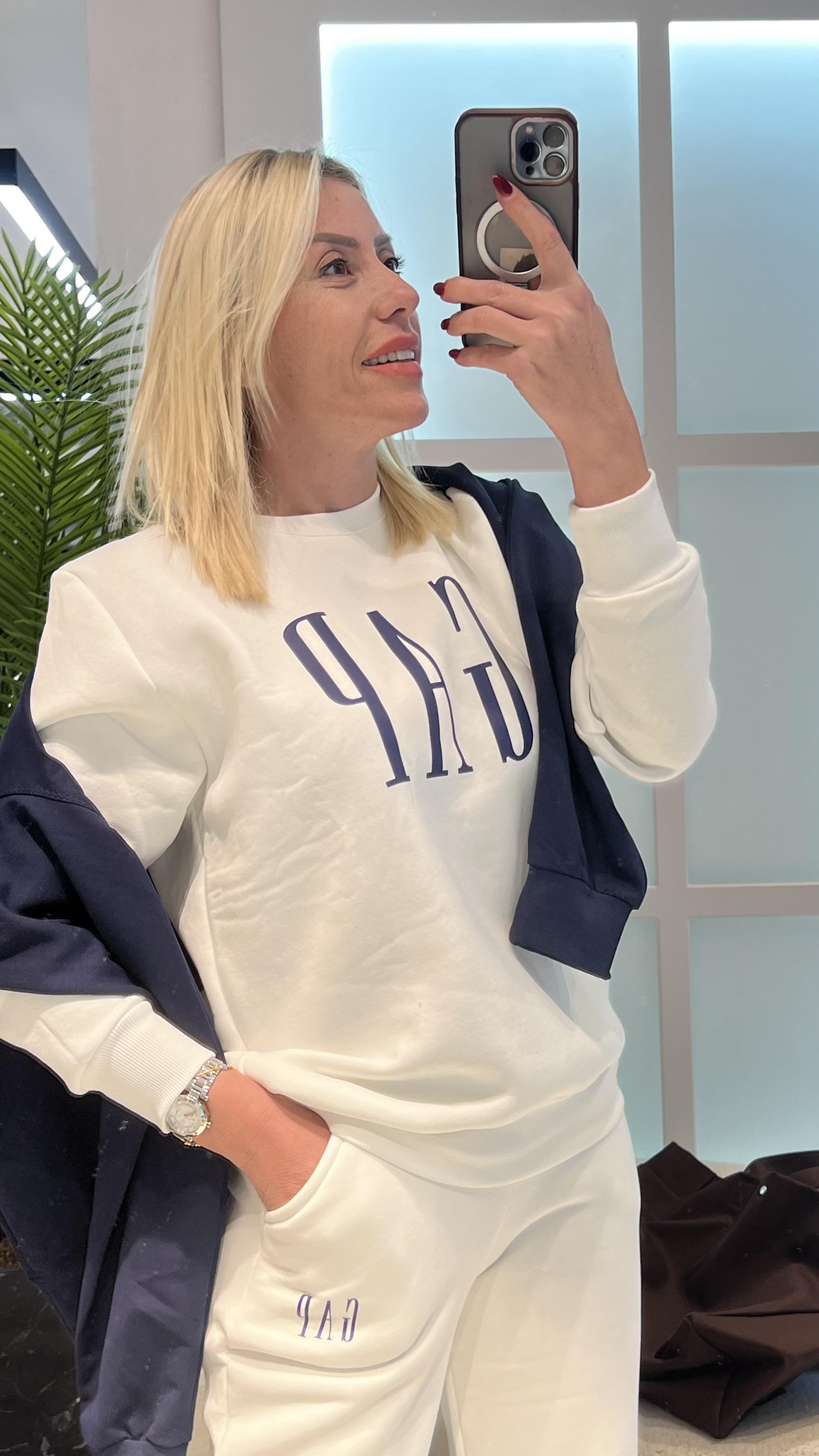 BEYAZ GAP SWEATSHIRT