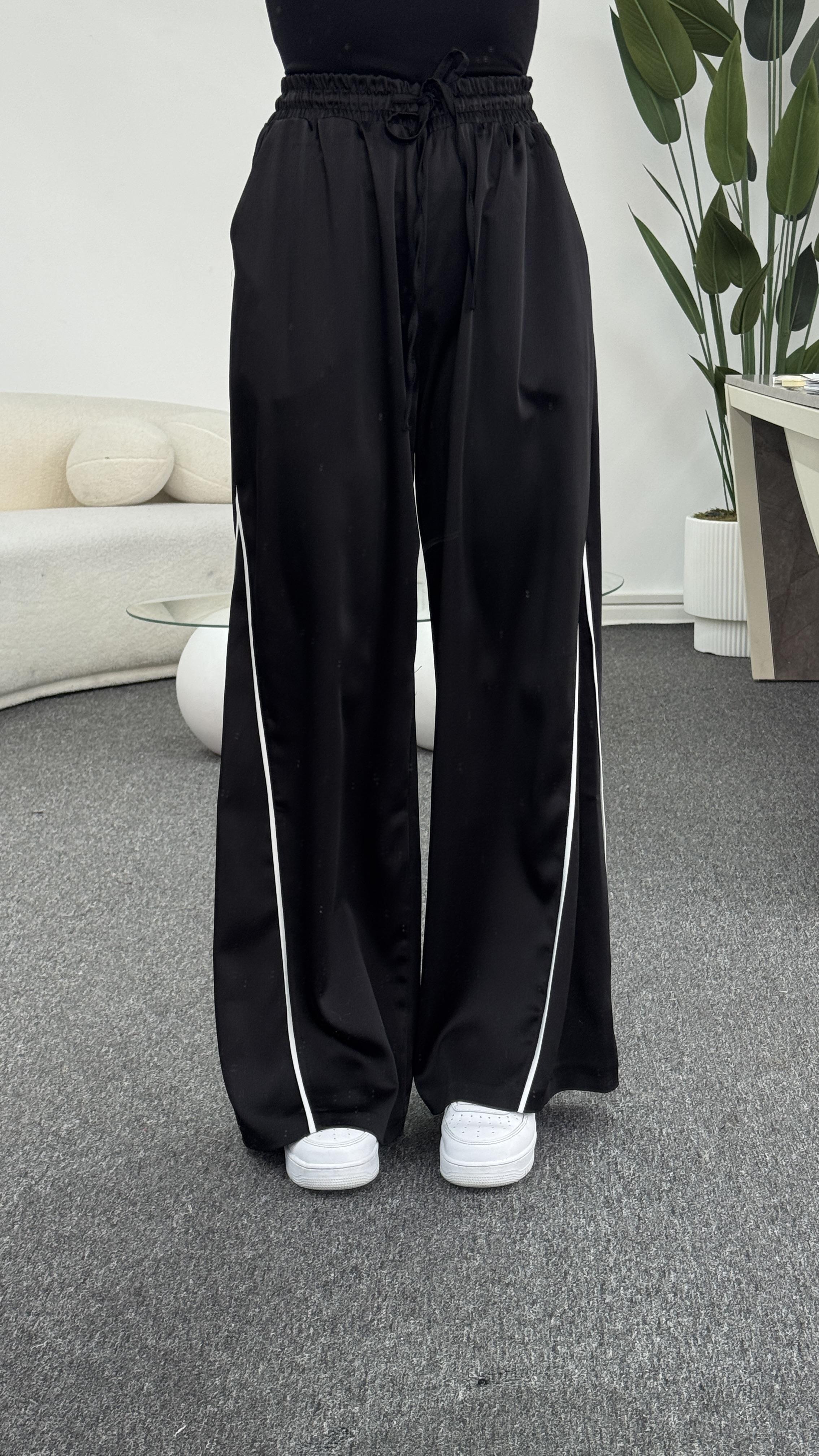 CORAL SATEN SİYAH PANTALON