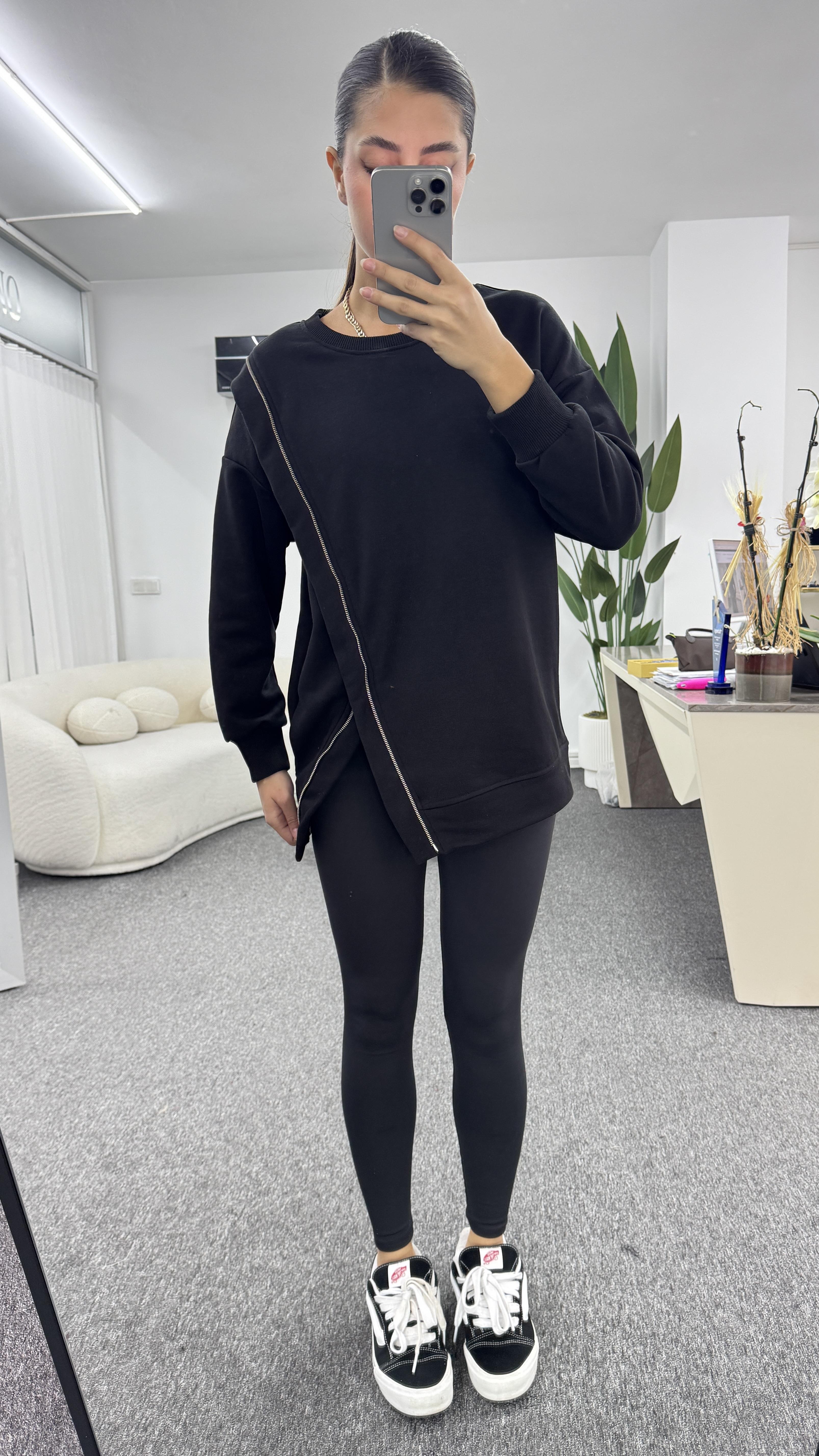 HENRY FERMUAR DETAYLI SİYAH SWEATSHIRT