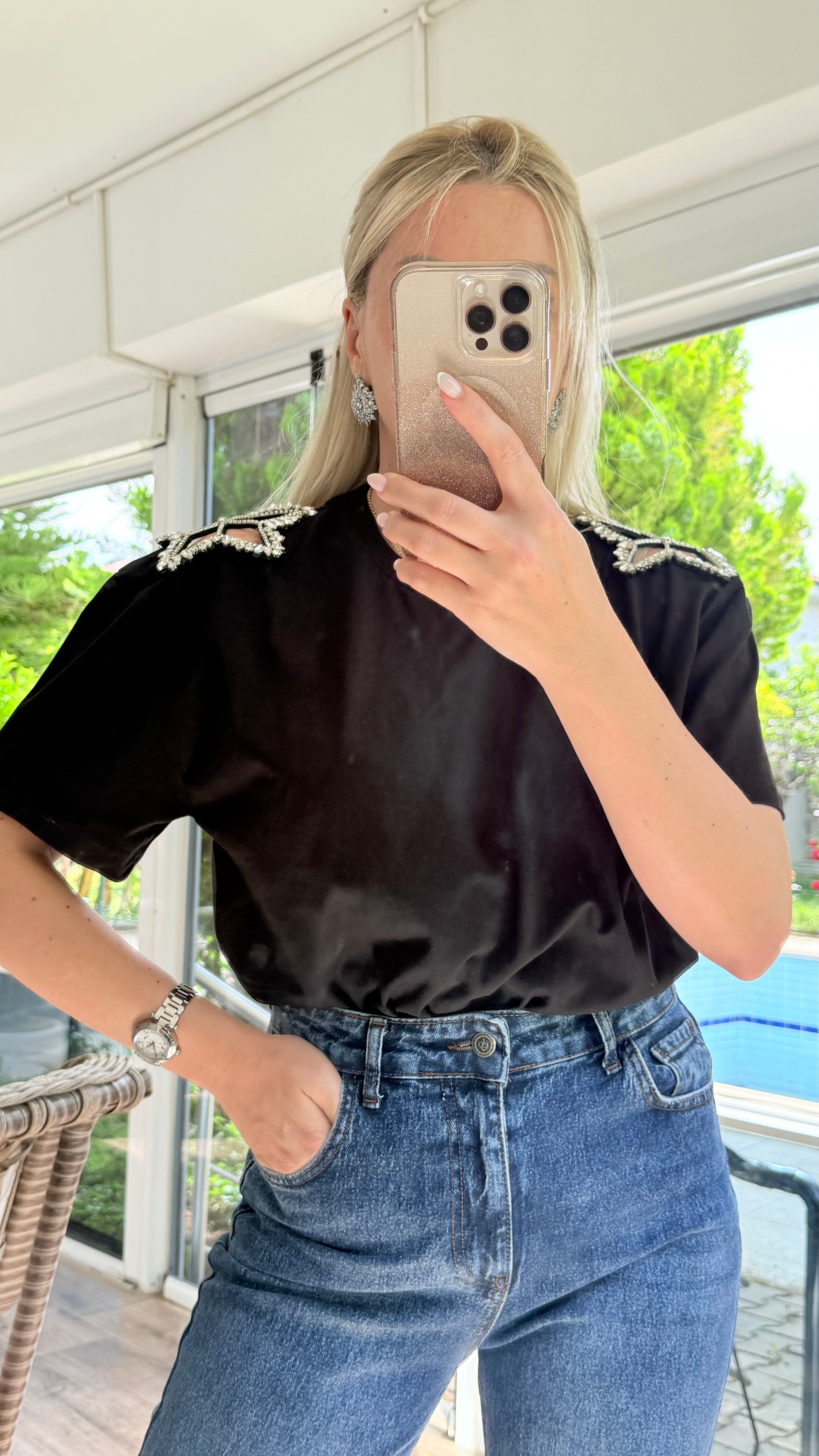 JESSY SİYAH YILDIZ DETAYLI TSHRT 