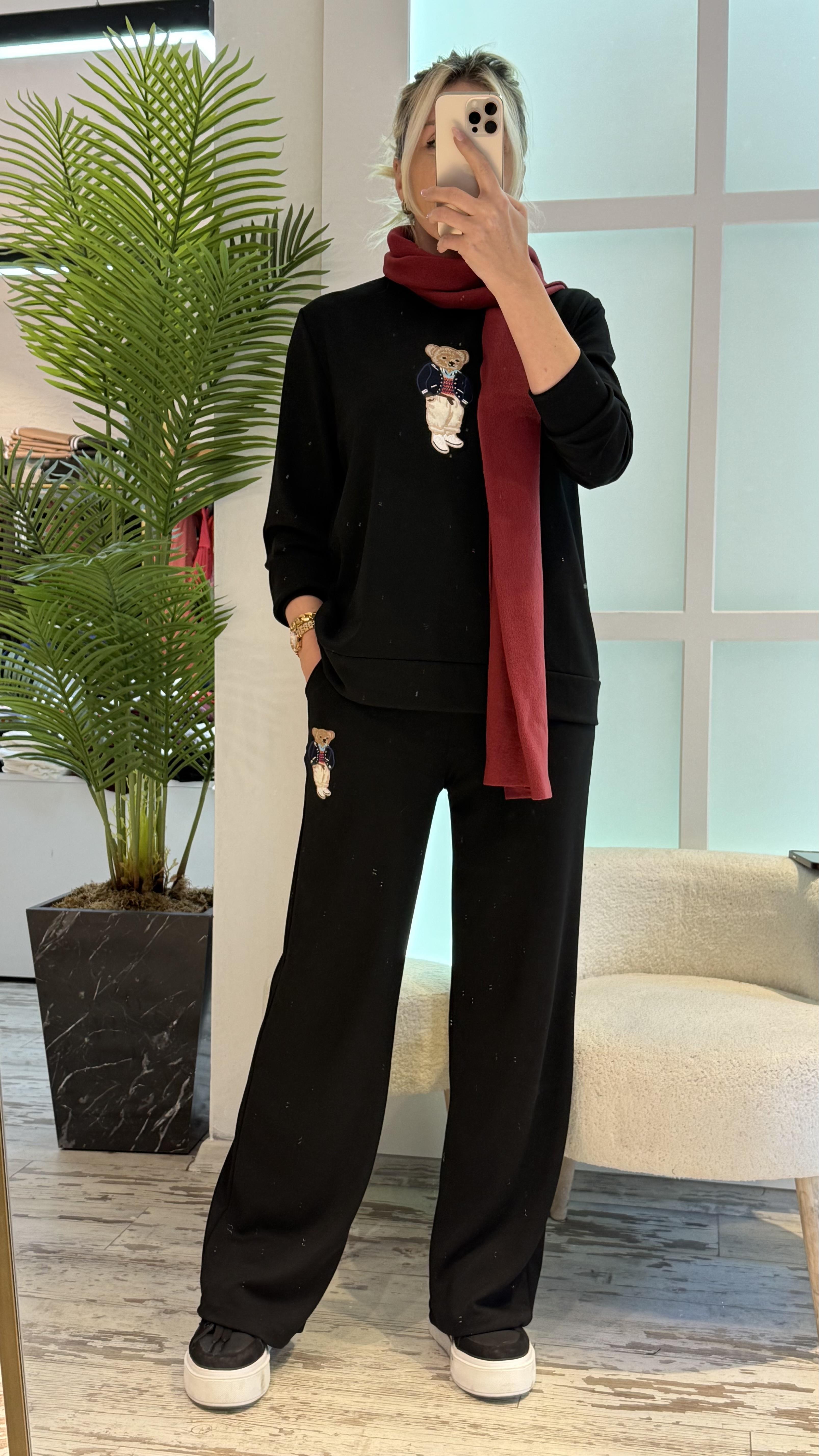 NİCE SİYAH EŞOFMAN TAKIMI