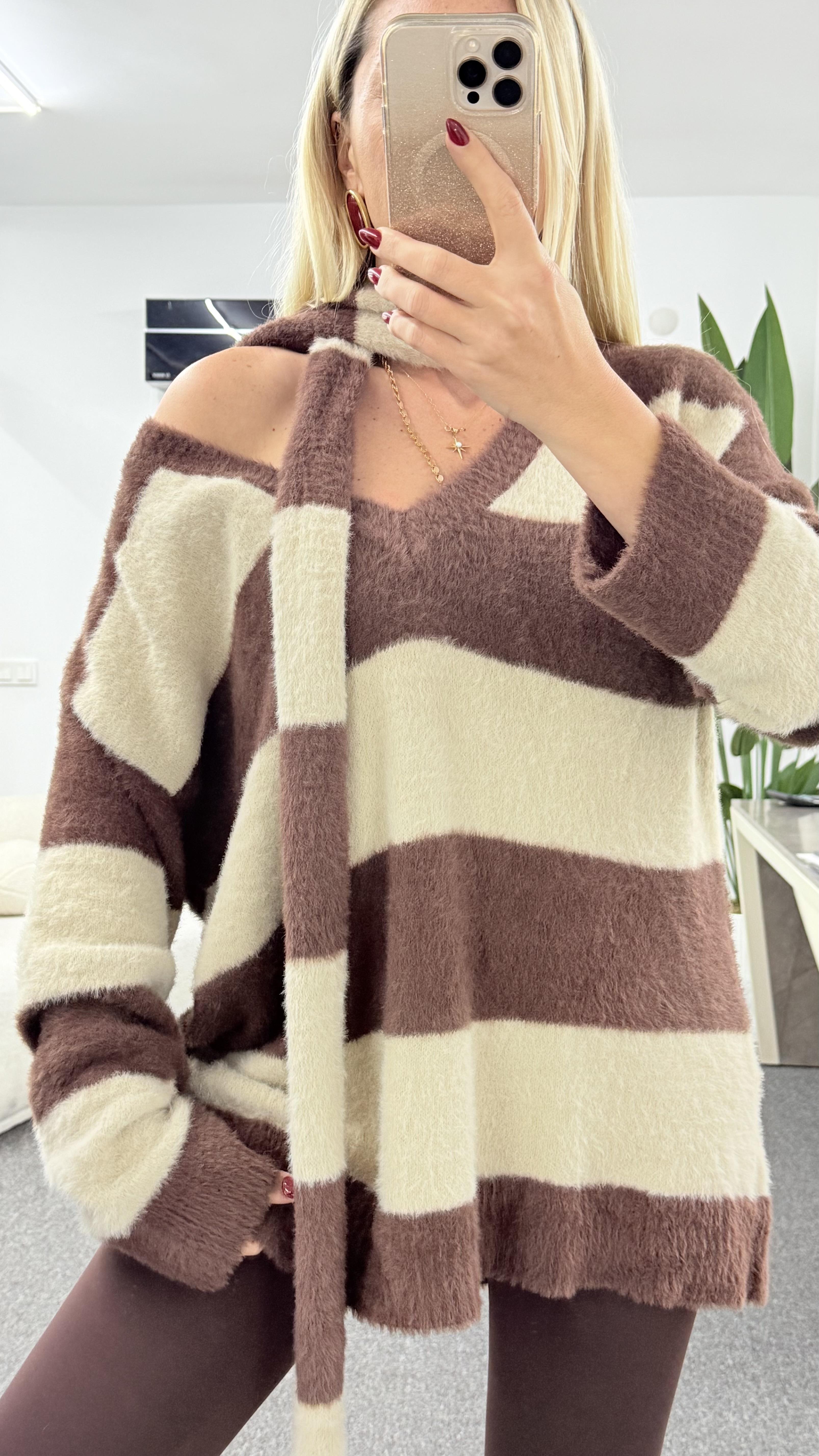 SİSİ ATKILI KAHVE KAZAK