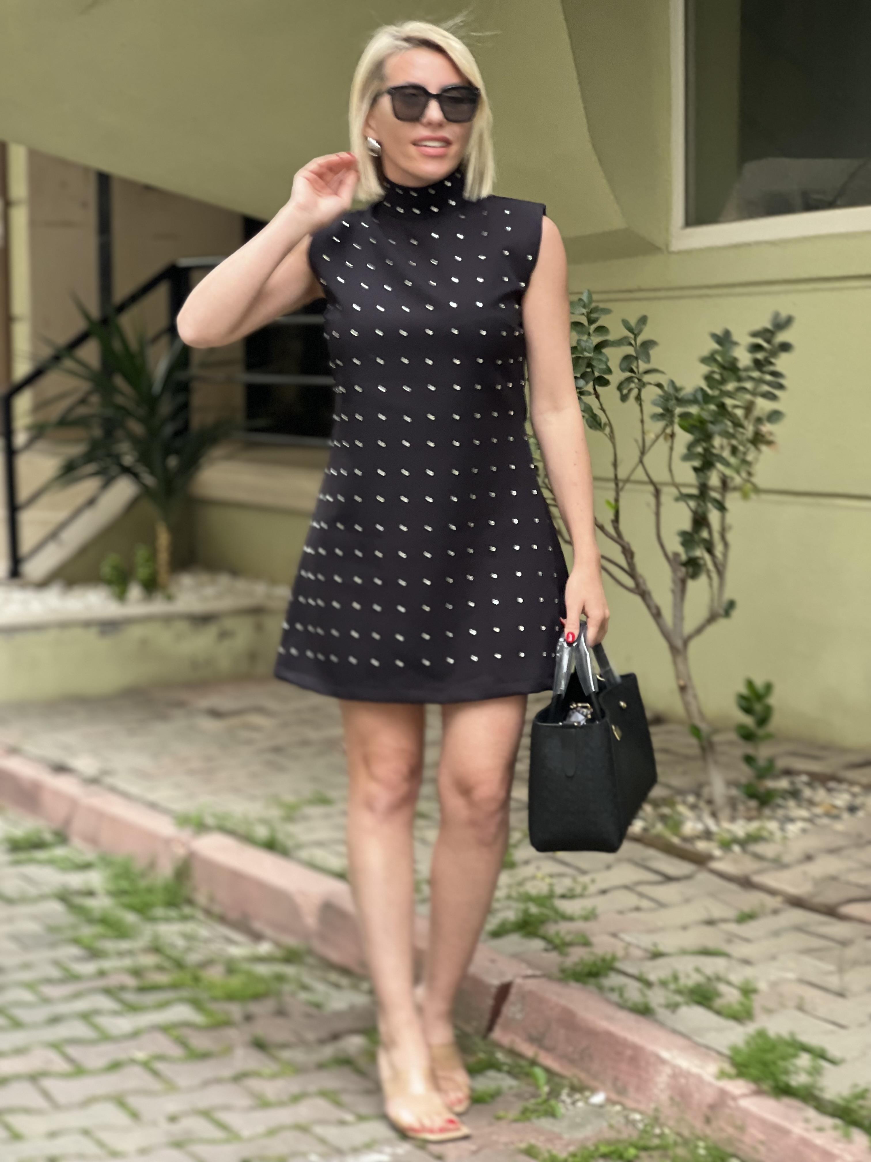 TAŞLI SİYAH ELBİSE 