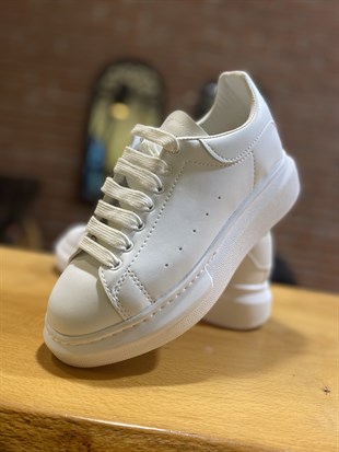 Beyaz Ayakkabı