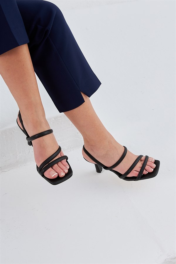 Sery Ince Şeritli Siyah Topuklu Kadın Ayakkabı