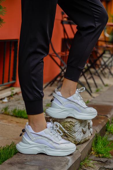 Tuqi Beyaz Taş Detaylı Kadın Spor Ayakkabı
