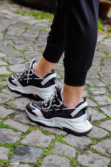 Tuqi Siyah Taş Detaylı Kadın Spor Ayakkabı