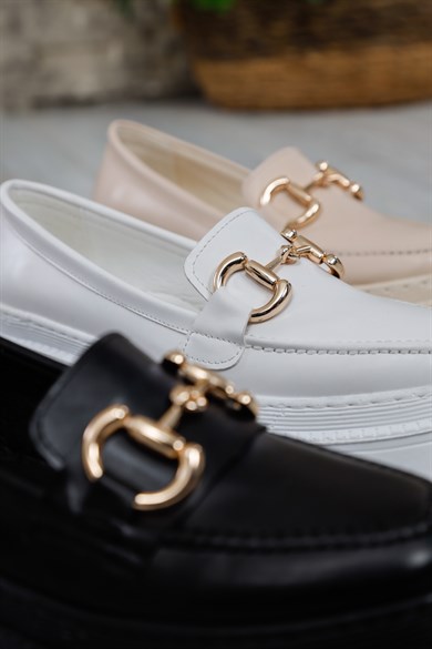 Vipps Beyaz Gold Toka Detaylı Makosen Kadın Ayakkabı