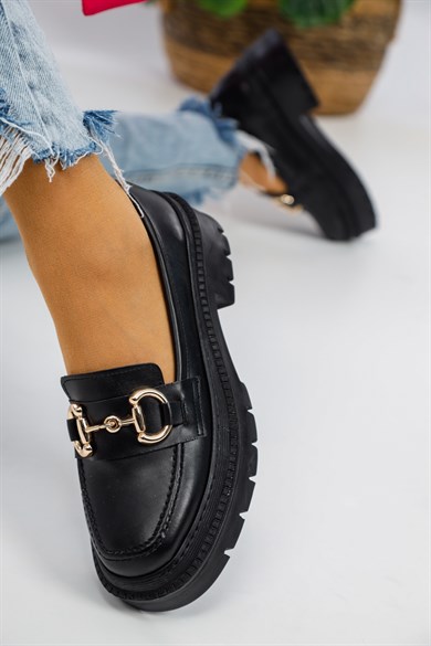 Vipps Siyah Gold Toka Detaylı Makosen Kadın Ayakkabı
