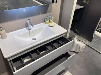 Orka Varna 120 cm Mat Gri Banyo Dolabı Takımı (Ledli-Dolaplı Ayna)