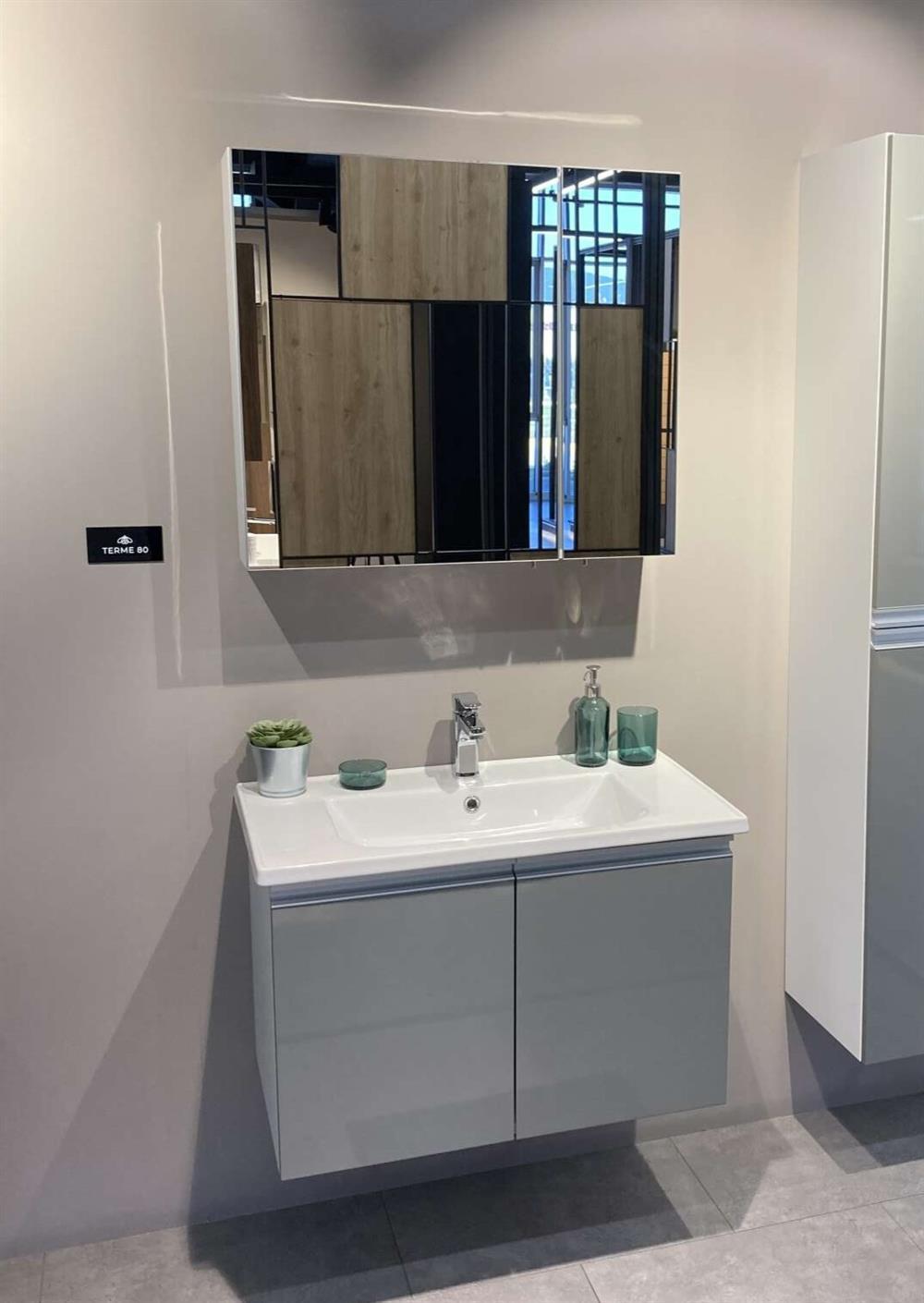Orka Terme 80 cm Parlak Gri Kapaklı Banyo Dolabı Takımı (Dolaplı Ayna)ORKA5004095Banyo Dolabı Takımı