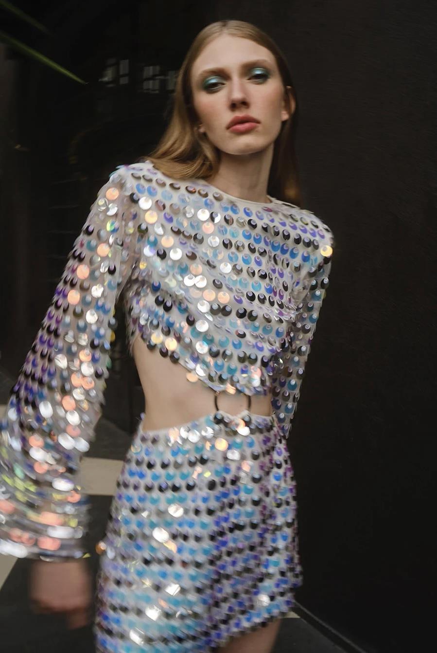 Bel Detaylı Pullu Gümüş Mini Elbise