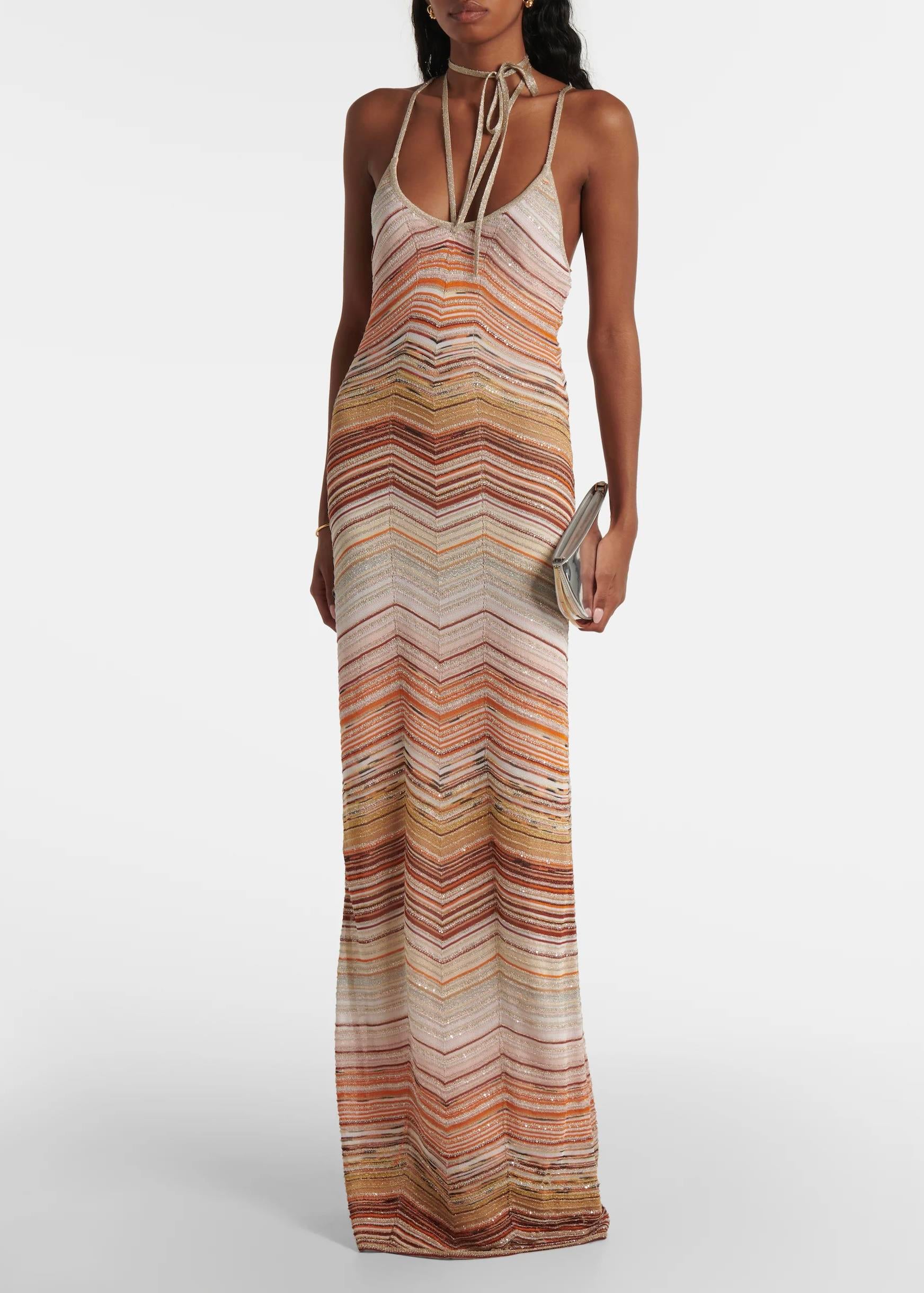 Boyundan Bağlı Işıltılı Maksi Elbise