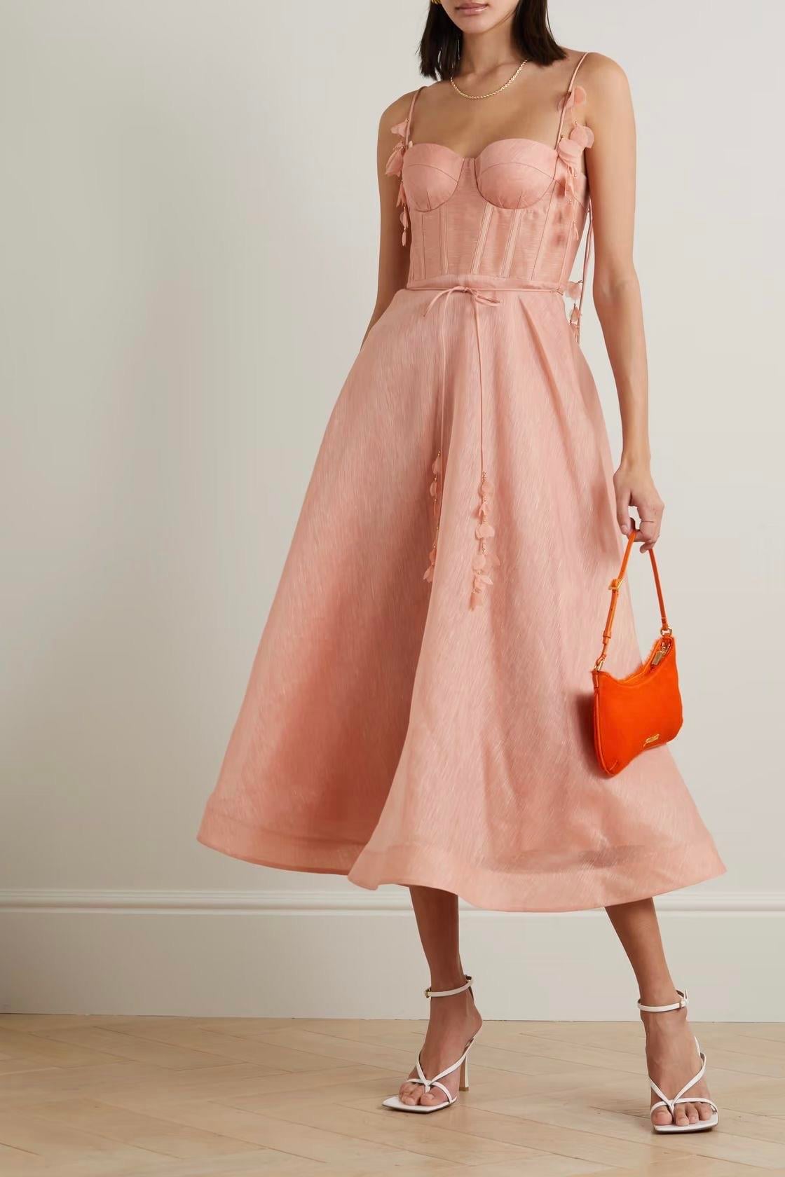 Çiçek Aplikeli Somon Rengi Midi Elbise