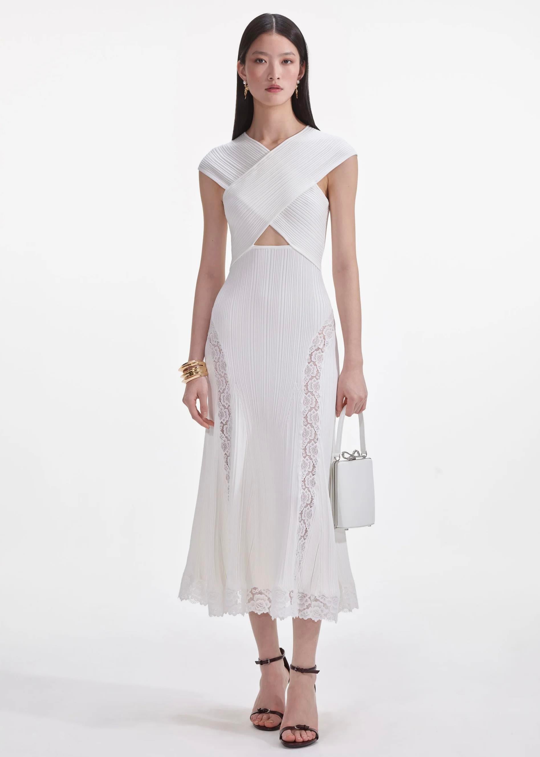 Dantel Detaylı Beyaz Triko Midi Elbise