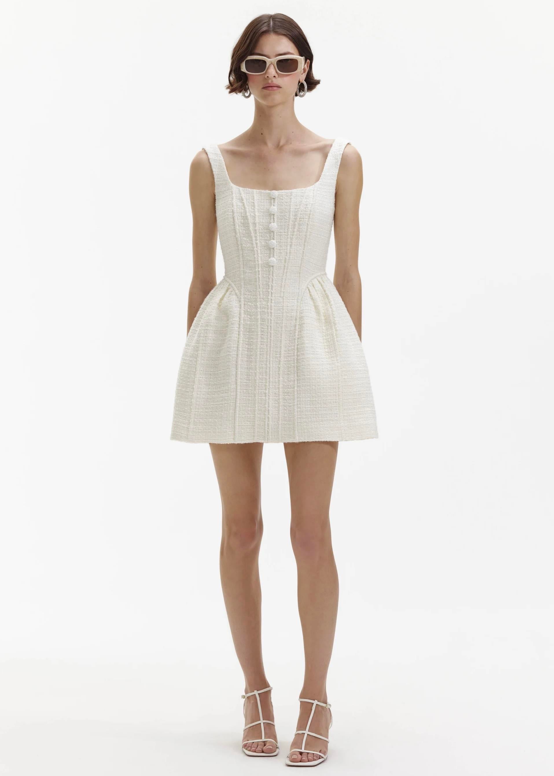 Düğme Detaylı Beyaz Mini Elbise