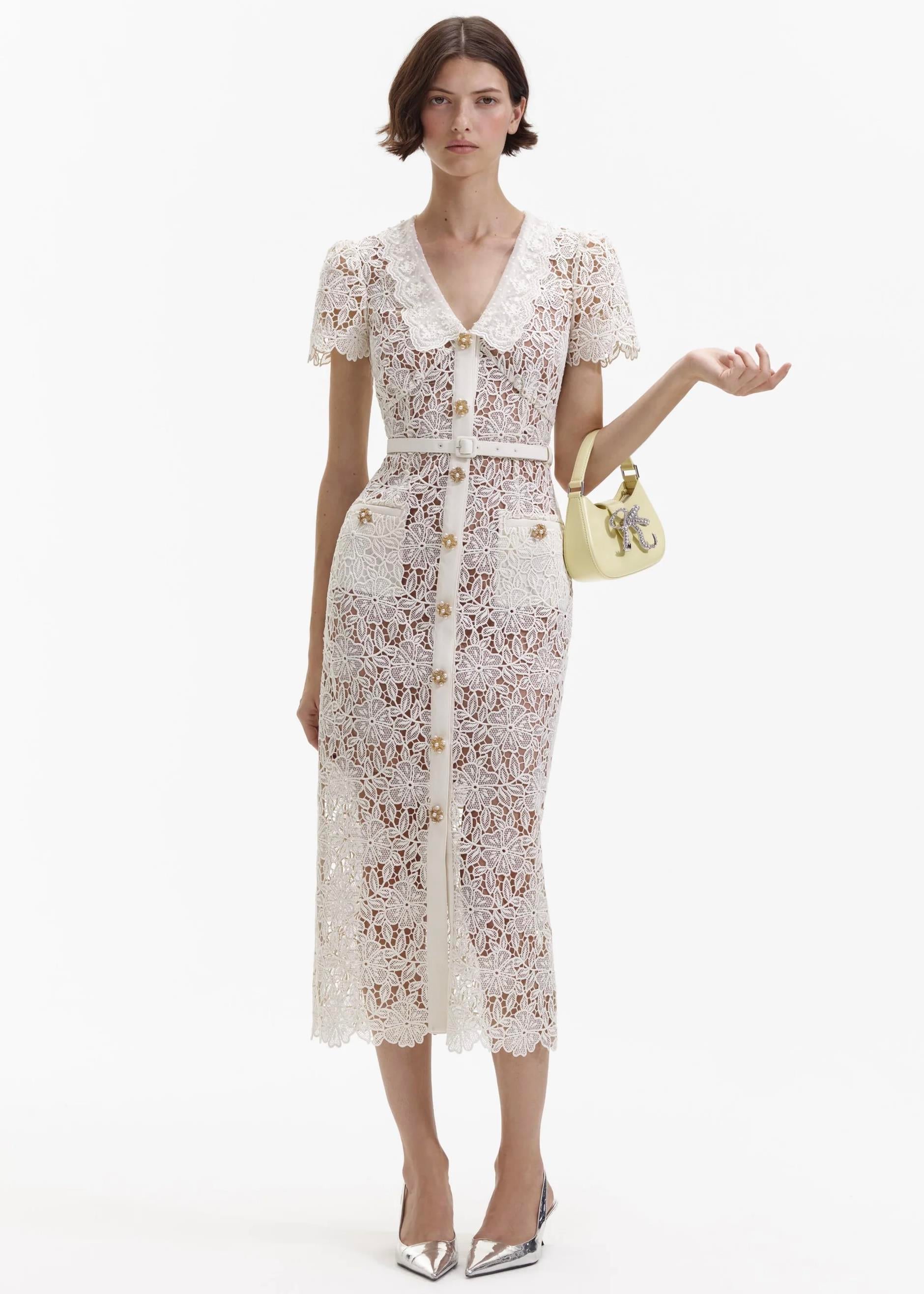 Gold Düğme Detaylı Beyaz Dantel Midi Elbise