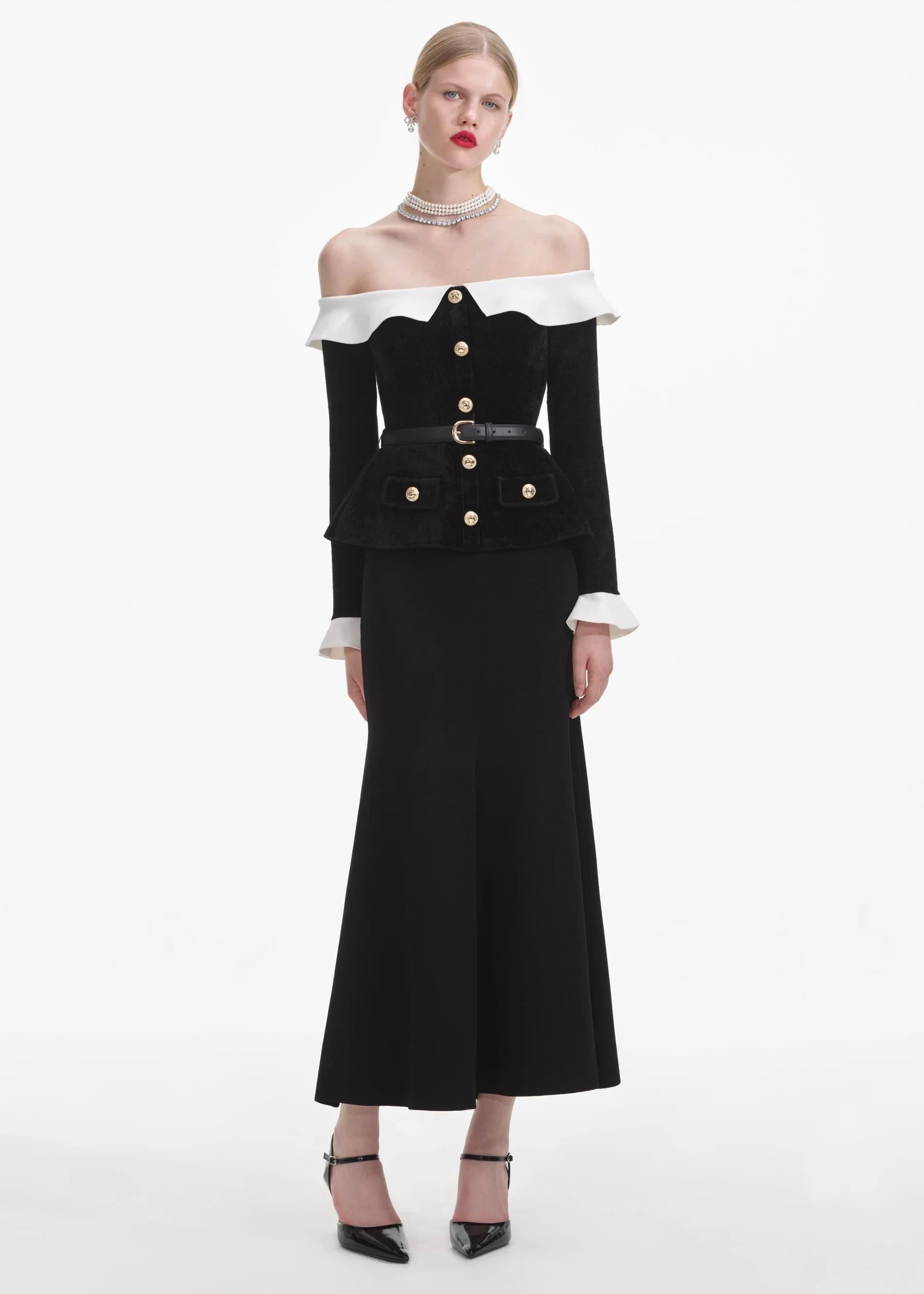 Kayık Yaka Gold Düğmeli Siyah Midi Elbise