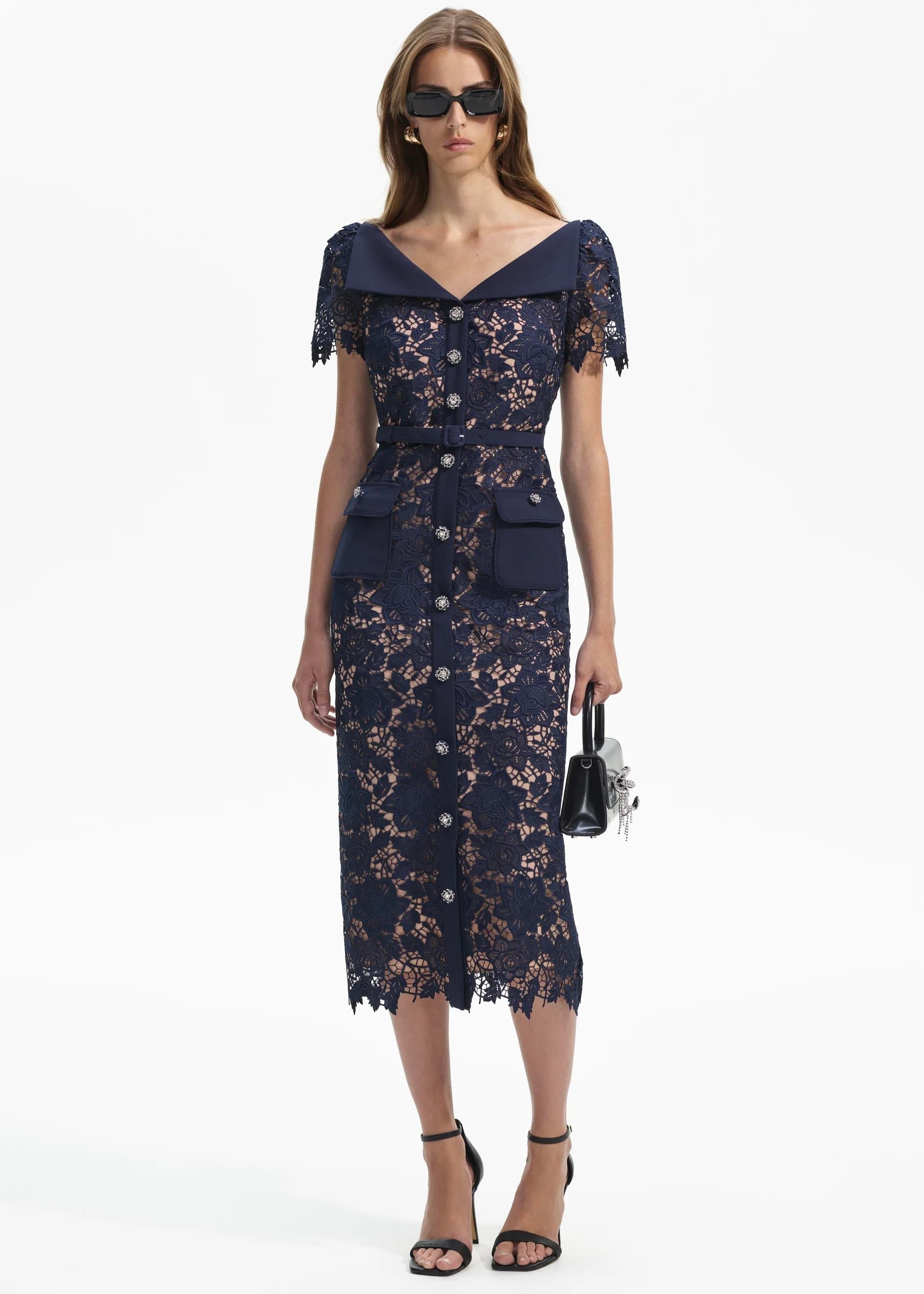 Kristal Düğmeli Lacivert Dantel Midi Elbise