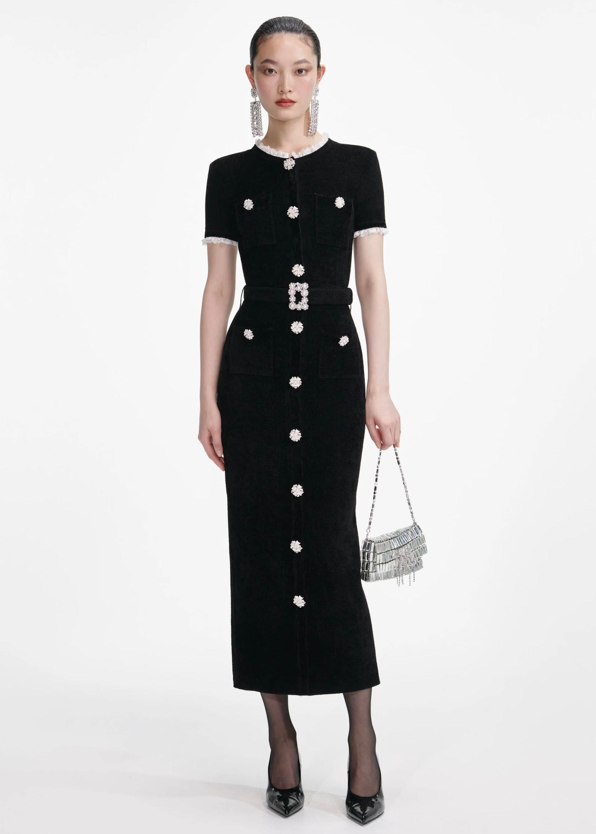 Kristal Düğmeli Siyah Midi Elbise
