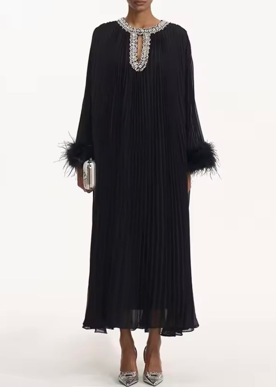Kristal Taş Detaylı Otrişli Siyah Maksi Elbise