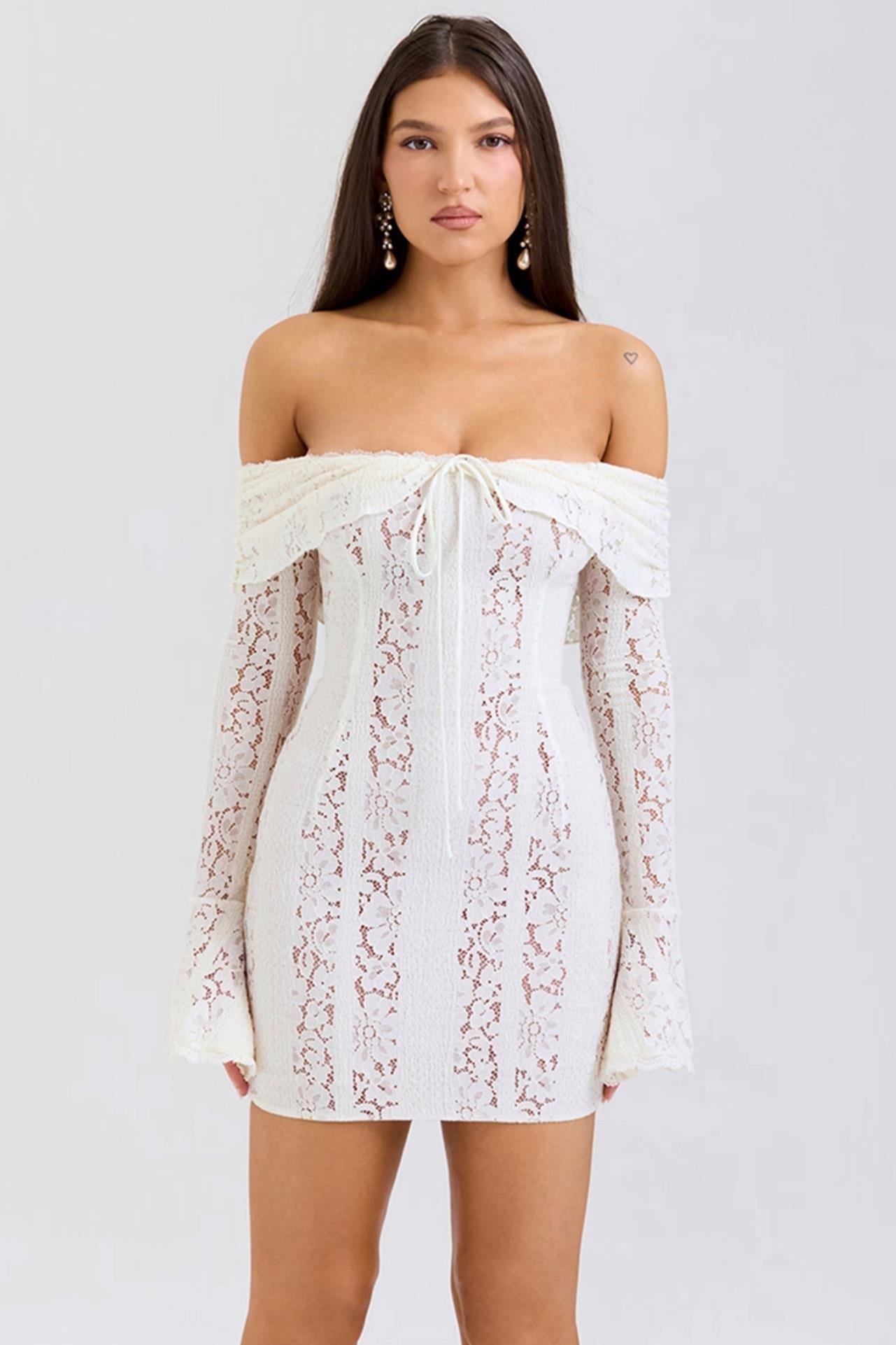 Madonna Yaka Beyaz Dantel Midi Elbise