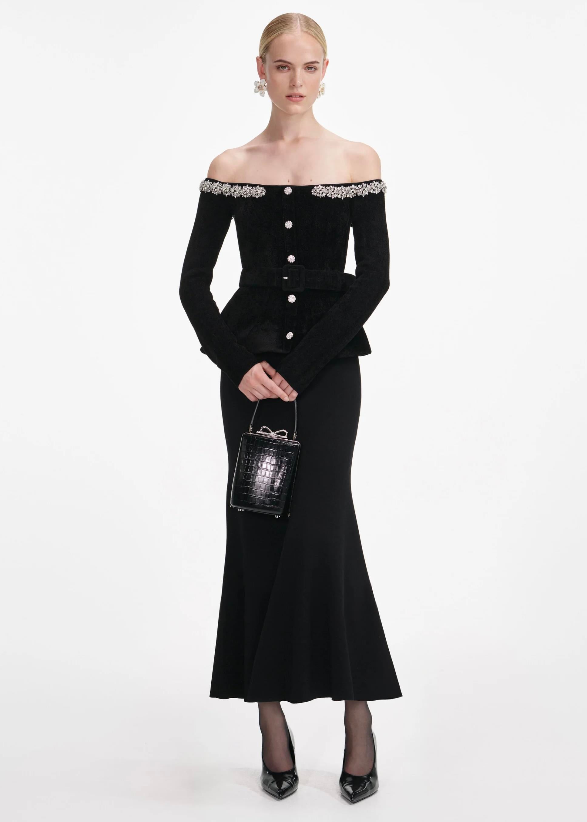 Madonna Yaka Kristal Taşlı Siyah Midi Elbise