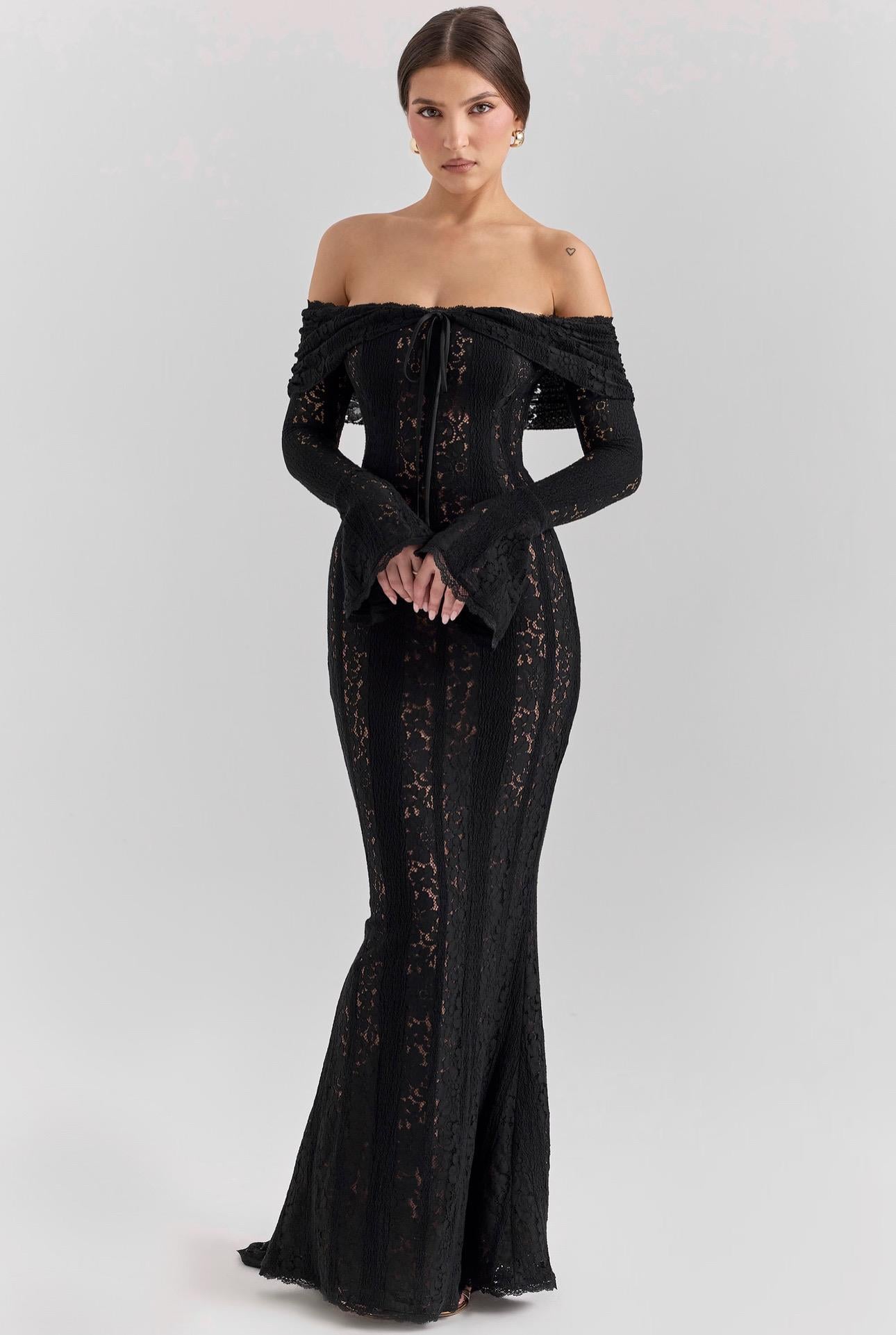 Madonna Yaka Siyah Dantel Maksi Elbise