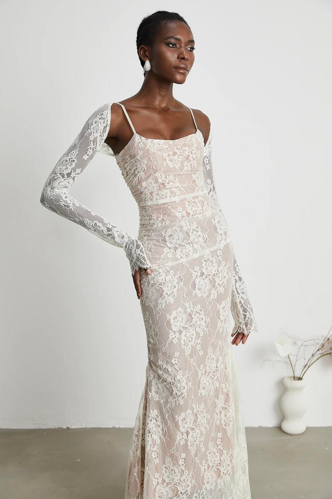 Sırtı Bağcıklı Beyaz Dantel Elbise