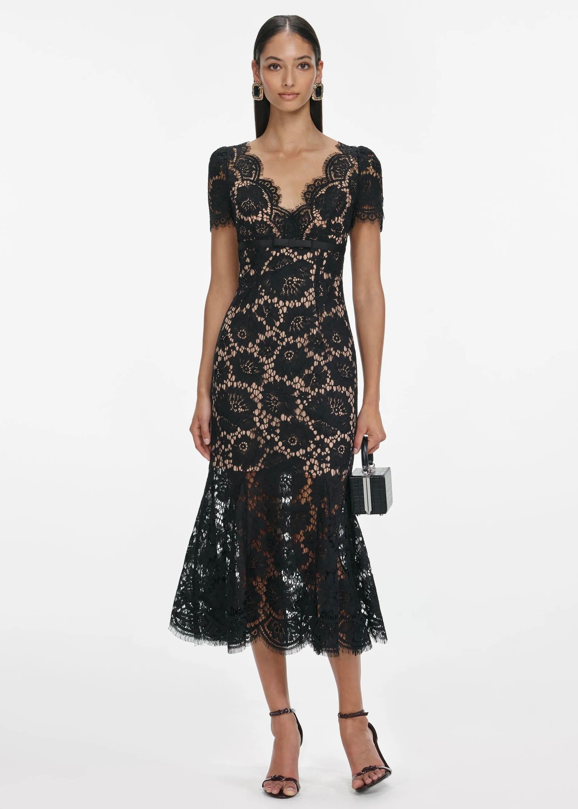 Siyah V Yaka Güpür Midi Elbise