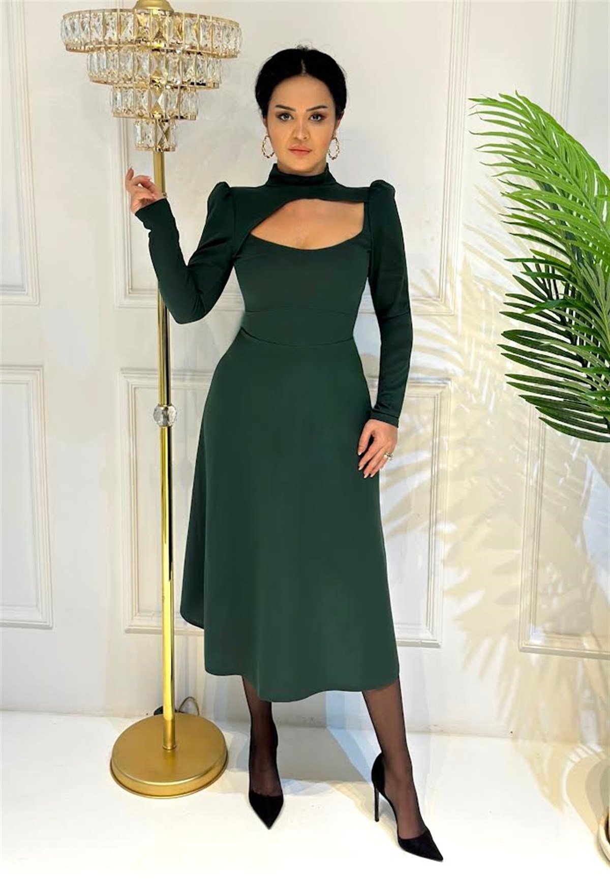 3845 Göğüs dekolteli yeşil bayan elbisehyshsywsyw