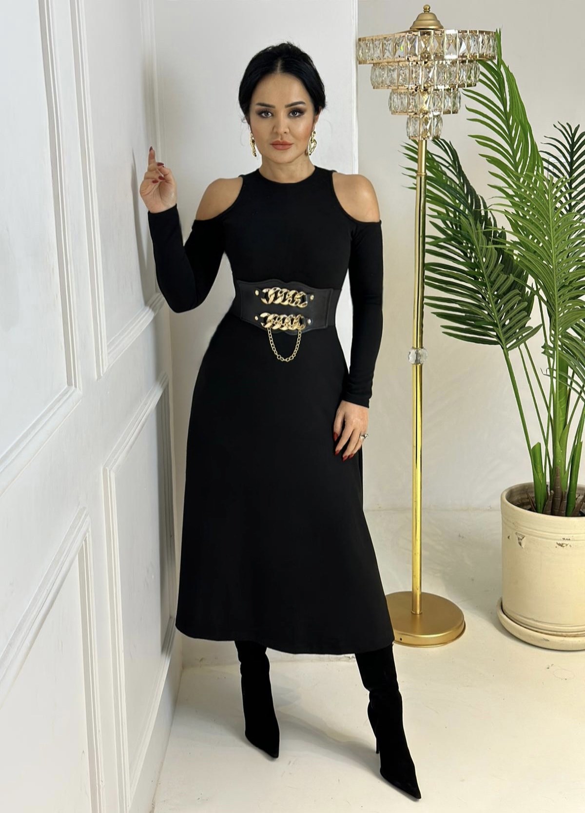 3970 İki omuzu açık siyah elbisessdfgv