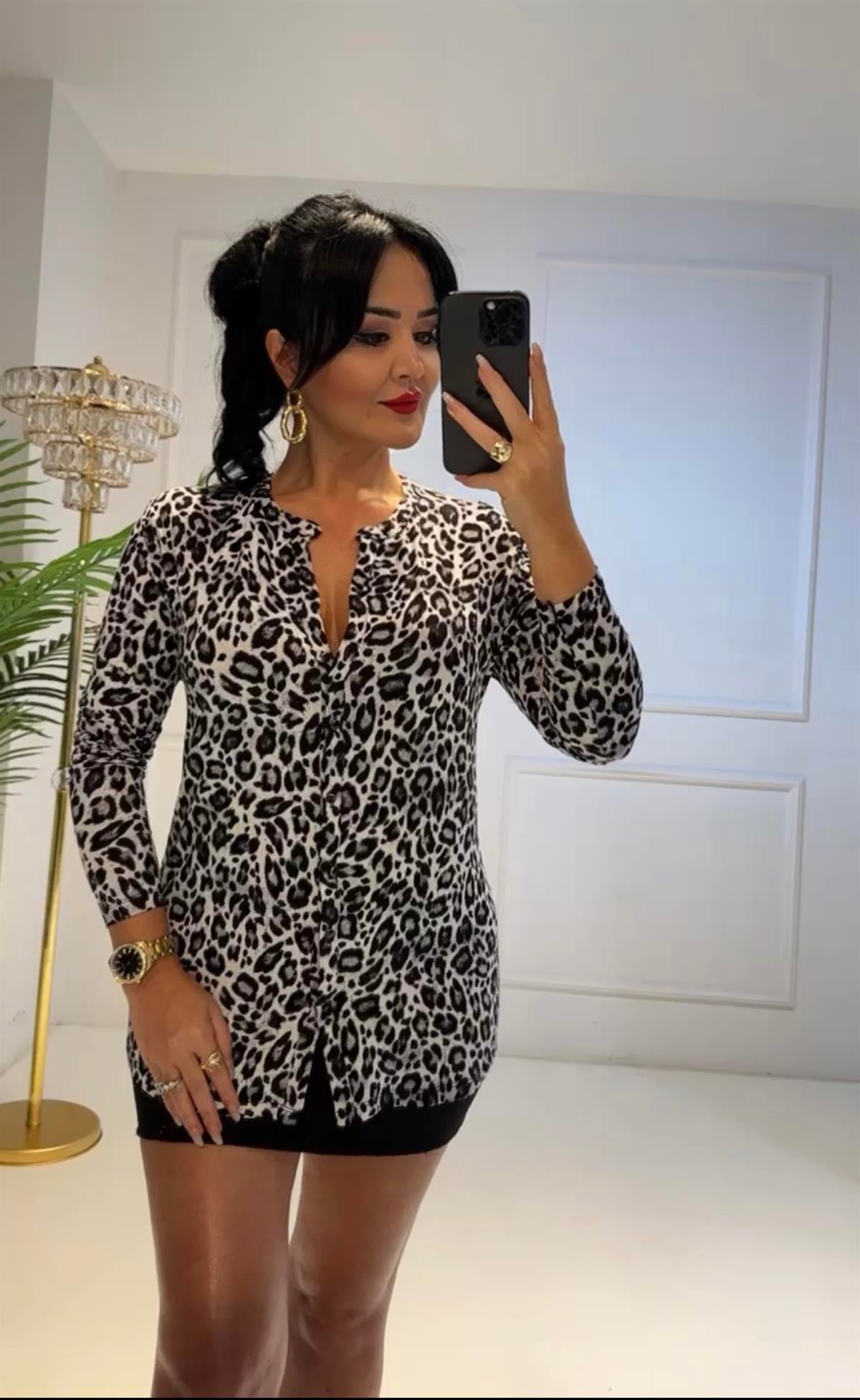 4267    Siyah Beyaz Leopar Uzun Kol Gömlek