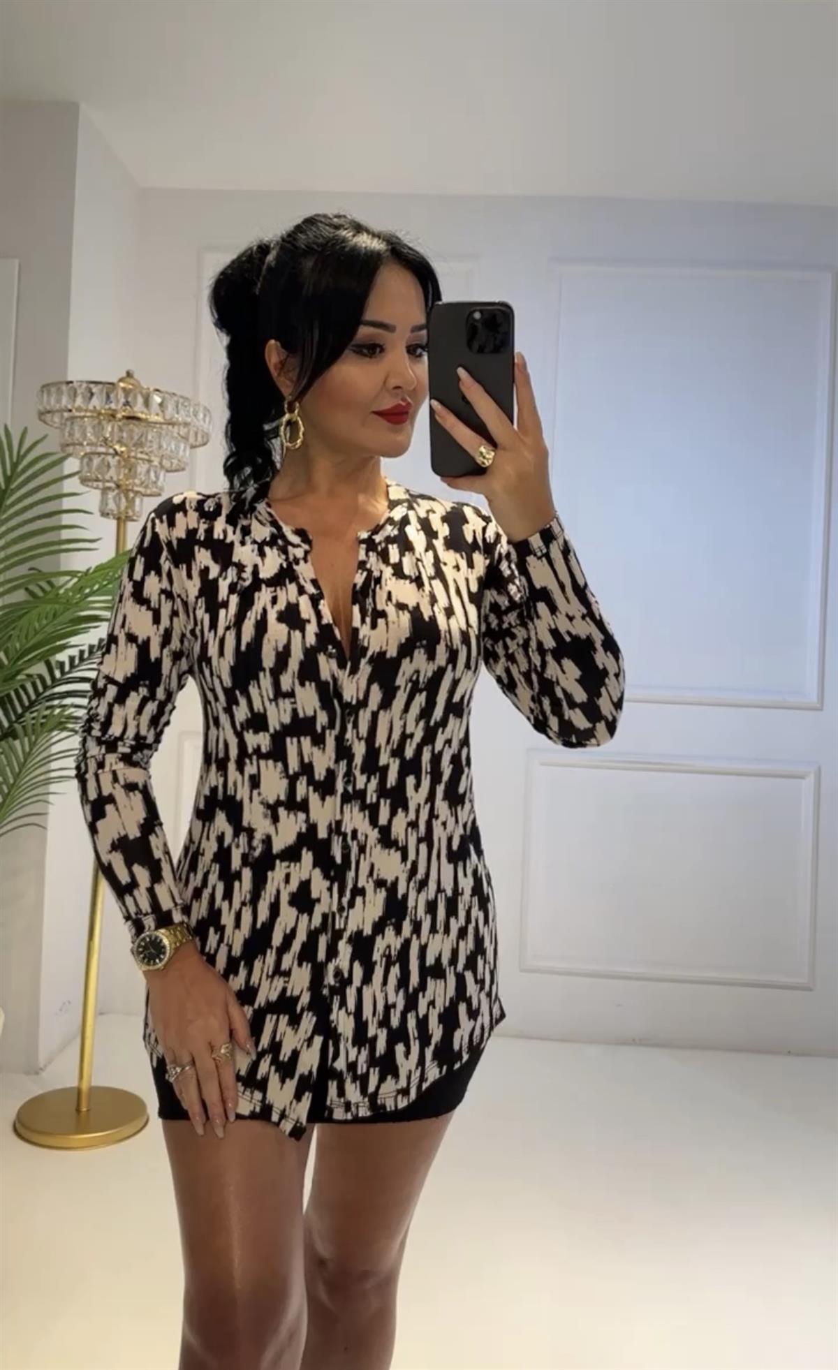 4028 Siyah beyaz şekilli uzun kol gömlekTFUF