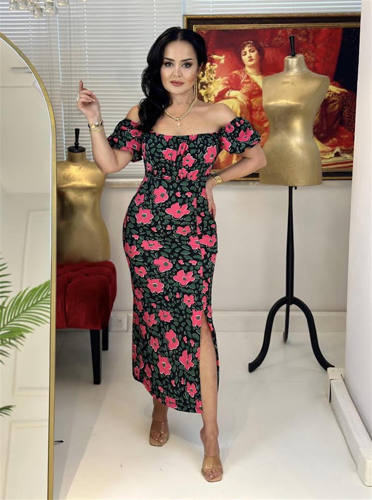 4157  Pembe çiçekli yırtmaçlı elbiseBejshsjsjs