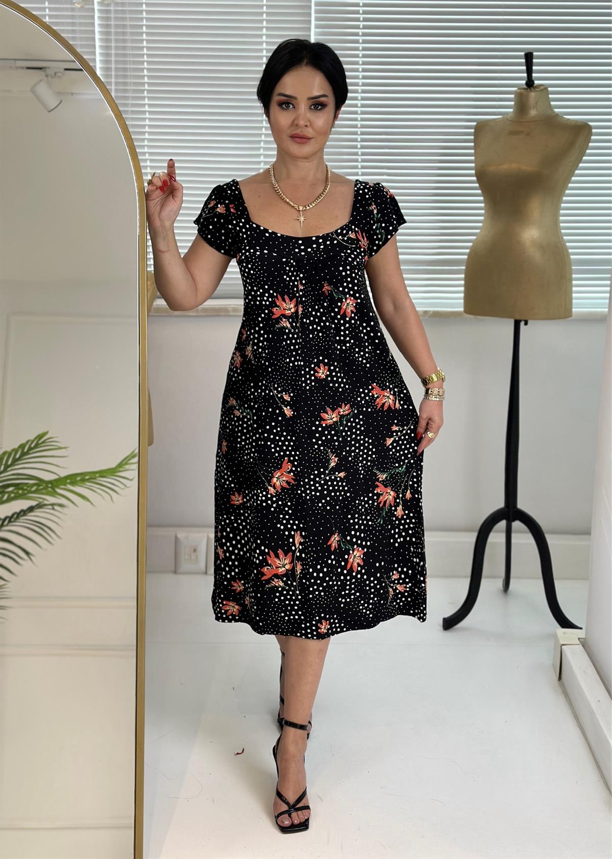 4201 Yazlık rahat kalıp çiçek detaylı  siyah elbiseJRHURFT7RFTGFUY