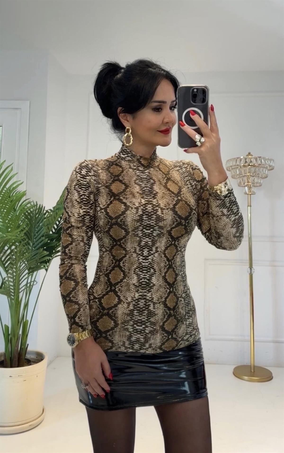 4309 Kahve yılan  desenli   balıkçı yaka bluzhyshsywsyw