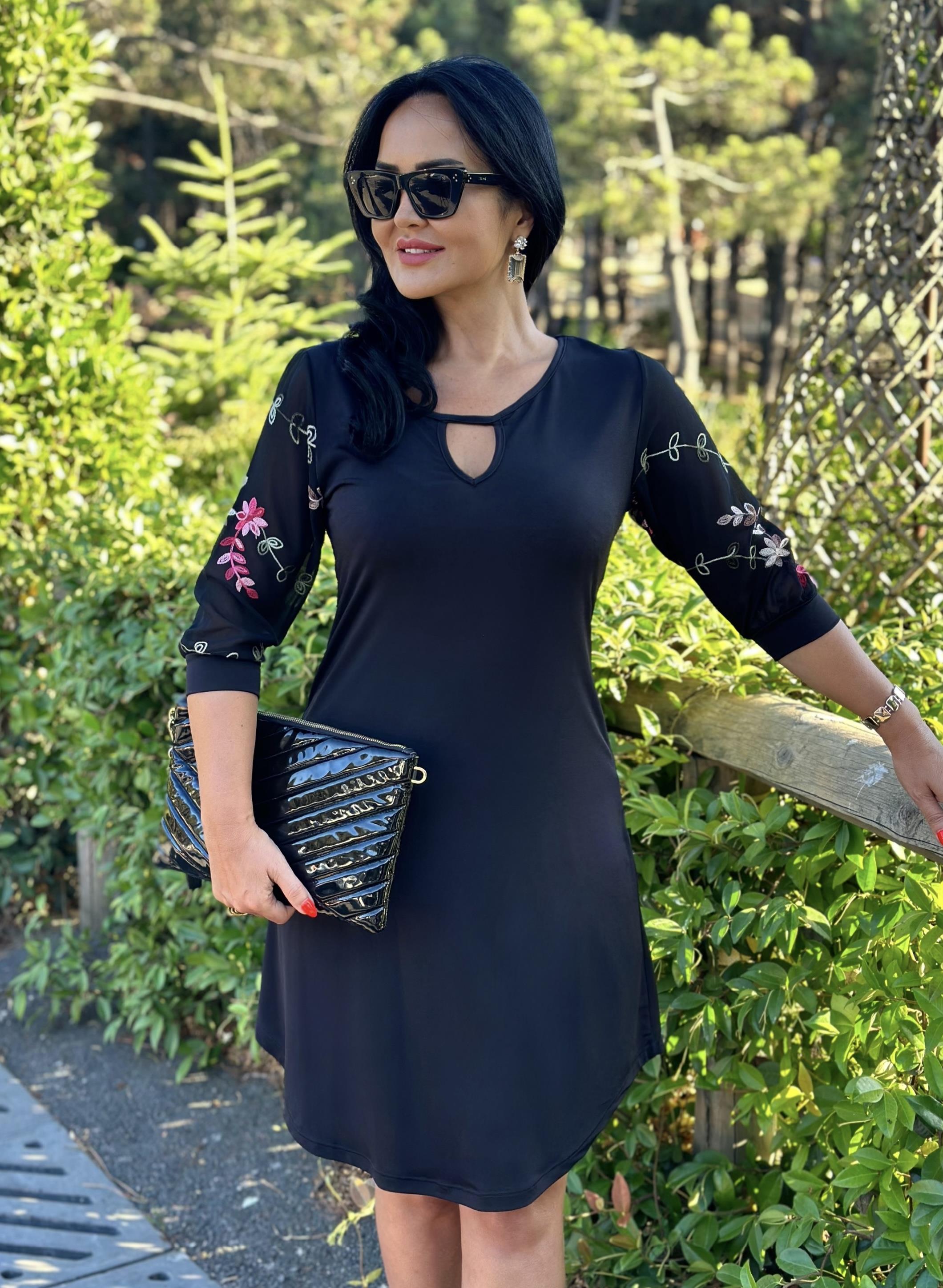 4532 Kolları çiçek detaylı siyah elbise 4532