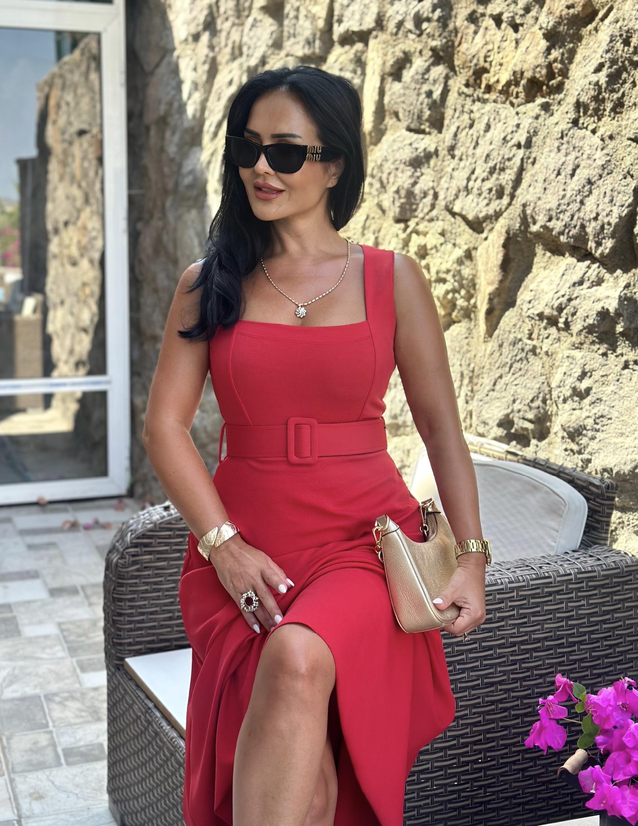 4538 Kare yaka kırmızı kemerli  elbise 4538