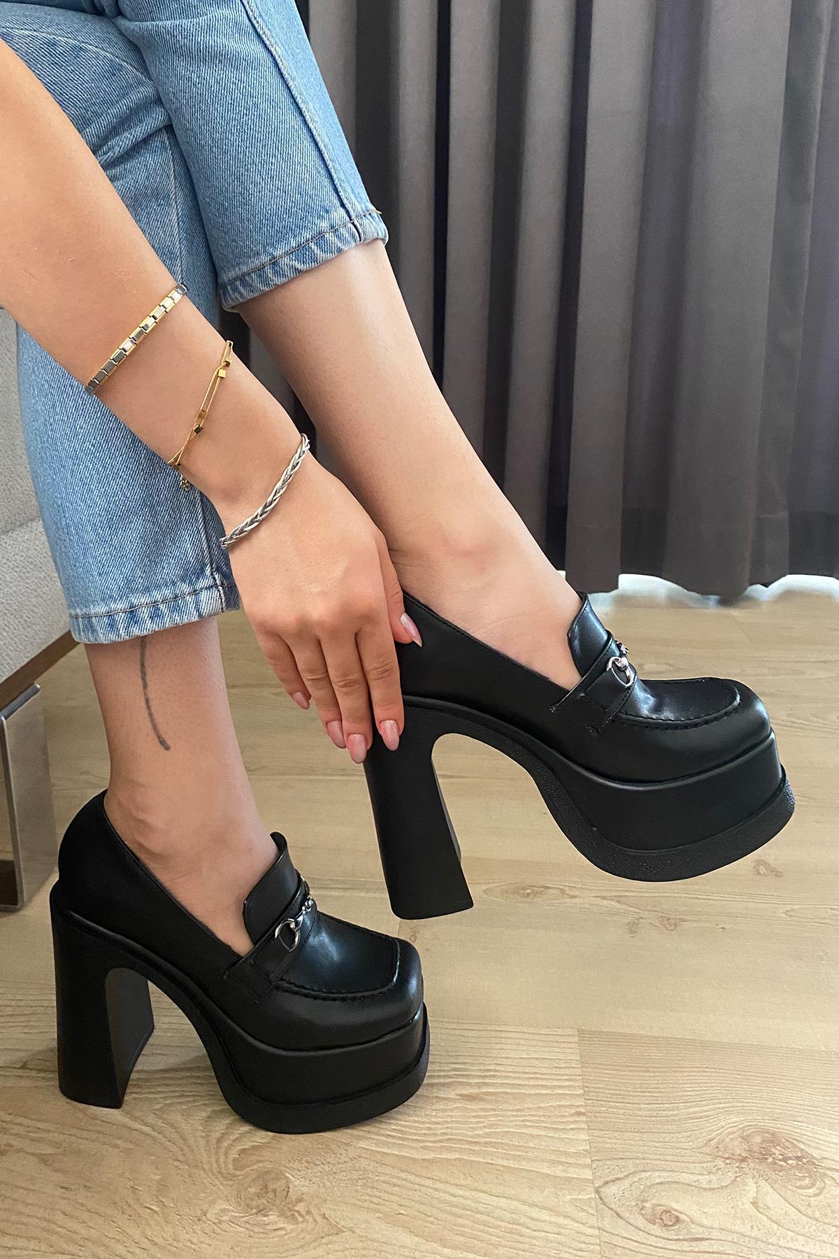 Kadın Clara Siyah Deri İnce Tokalı Lofer Model 12 cm  Platform Topuklu Ayakkabı